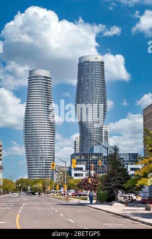 Absolute World Towers oder Marilyn Monroe Towers, Condominium Tower in Mississauga, Ontario, Kanada, Nordamerika Stockfoto