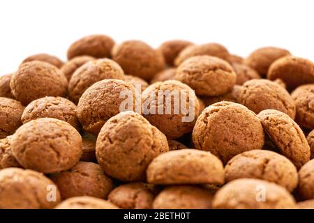 Nahaufnahme von vielen niederländischen Ingwernüssen Süßigkeiten. Auch bekannt als pepernoten oder kruidnoten für die niederländische jährliche Kinderfest Sinterklaas im dezember. Stockfoto