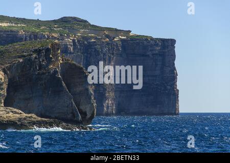 Erstaunliche Pilz und Gebla Felsen Klippen in der Dwejra Bay Strand in der Nähe eingestürzten Azure Fenster, Gozo Insel, Malta Stockfoto