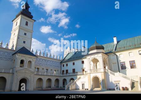 Hof von Schloss Krasiczyn in der Nähe von Przemysl, Polen Stockfoto