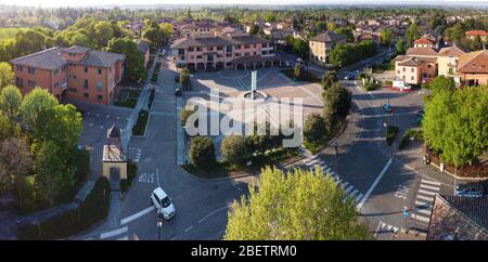 Albinea, Reggio Emilia / Italien: Luftaufnahme des Stadtzentrums von Albinea Stockfoto