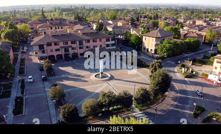 Albinea, Reggio Emilia / Italien: Luftaufnahme des Stadtzentrums von Albinea Stockfoto