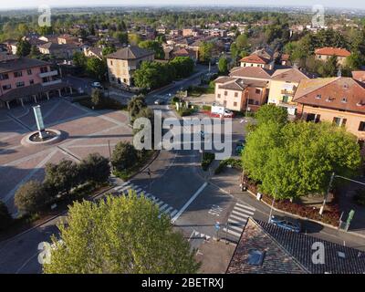 Albinea, Reggio Emilia / Italien: Luftaufnahme des Stadtzentrums von Albinea Stockfoto