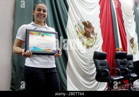 Eva Alicia Gurrola Ortíz ** Hermosillo, Sonora 20-Sept- 2016.- Entregan Dip. Jorge Luis Márquez Cazares Presidente del Congreso del Estado de Sonora y Dip José Luis Castillo Godínez Presidente de la Comisión del Deporte reconocimientos a atletas sonorenses que participaron en Juegos Olímpicos de Río 2016, Eva Alicia Gurrola Ortíz y Mónica Patricia Domínguez Lara en levantamiento de Pesas; Alejandra Valencia Trujillo en Tiro con Arco Individual; Samuel Córdoba Arvizu en Voleibol de Sala; César Jasib Montes Castro en Futbol y Edgar Rivera Morales en Salto de Altura Atletismo. CreditoFoto:© Pablo Stockfoto