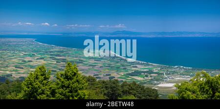 Panoramablick auf den Golf von Thermaikos von der Ägäis und Khalkidiki oder Halkidiki Halbinsel vom Olymp Gebirge in Griechenland Stockfoto