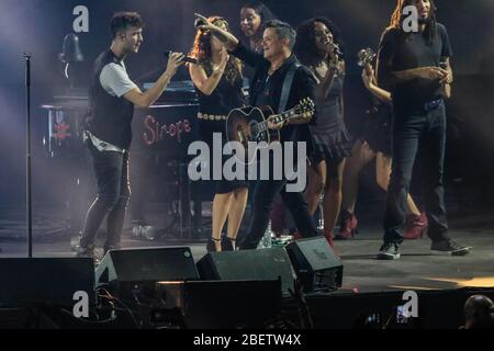 Alejandro Sanz, durante el concierto que ofreció en ExpoForum como parte de su gira Sirope Vivo.**** Alejandro Sánchez Pizarro, más conocido por su nombre artístico Alejandro Sanz, es un cantautor, guitarrista, Compositor y músico español © Foto: LuisGutierrez/NORTEPHOTO.COM Alejandro Sanz, während des Konzerts in Expoforum als Teil seiner Sirope Live-Tour angeboten. **** Alejandro Sanchez Pizarro, besser bekannt unter seinem Künstlernamen Alejandro Sanz, ist Songwriter, Gitarrist, Komponist und spanischer Musiker © Foto: LuisGutierrez / NORTEPHOTO.COM Stockfoto