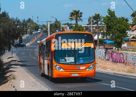 SANTIAGO, CHILE - NOVEMBER 2019: Transantiago Bus in Maipú Stockfoto