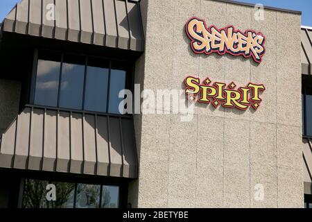 Ein Logo-Schild vor dem Hauptsitz von Spencer Gifts in Egg Harbor Township, New Jersey am 11. April 2020. Stockfoto