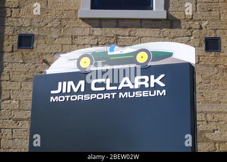 Schild vor dem Jim Clark Museum, zu Ehren des Formel 1-Weltmeister 1963 und 1965 in Duns, Berwickshire, Scottish Borders, Großbritannien Stockfoto