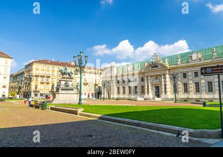 Biblioteca Nazionale National Library Rokoko-Stil Gebäude auf der Piazza Carlo Alberto Platz mit grünen Rasen im historischen Zentrum von Turin Turin Torino Stadt w Stockfoto