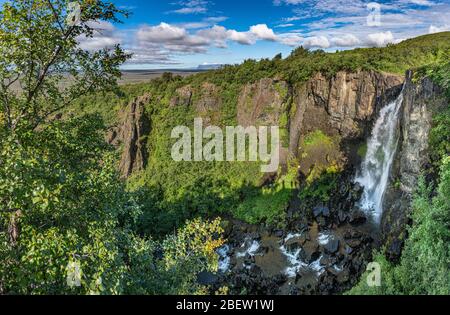 Hundafoss Wasserfall (auf dem Weg zum Svartfoss Wasserfall) im Skaftafell Nationalpark, Südisland Stockfoto