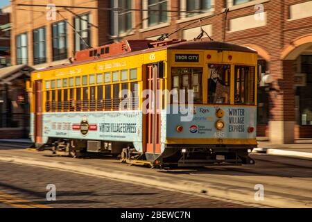 Ybor City spanische Kultur Zentrum in Tampa Florida mit Trolley Stockfoto