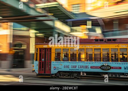 Ybor City spanische Kultur Zentrum in Tampa Florida mit Trolley Stockfoto