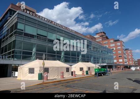 BROOKLYN, NEW YORK-15. APRIL 2020- Visuals of the Prospect-Lefferts Gardens section of the Brooklyn, including Kings County Hospital and SUNY Downstate on April 15, 2020 in Brooklyn, New York City. Quelle: Mpi43/MediaPunch Stockfoto