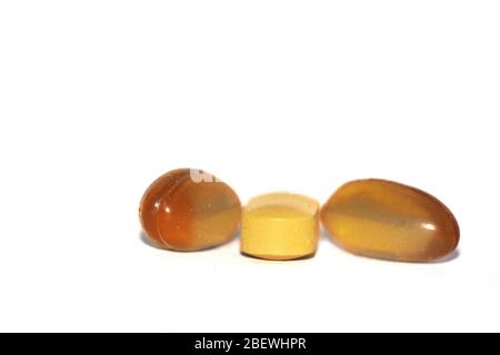 Pillen Tabletten und Medikamente Medizin Stock Foto isoliert auf weißem Hintergrund. Pille, Kapsel - Medizin, Weiße Farbe, Weißer Hintergrund, Ausgeschnitten Stockfoto