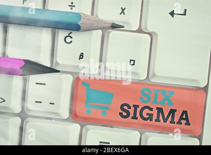 Schreibnotiz mit Six Sigma. Geschäftskonzept für eine Reihe von Managementtechniken, die zur Verbesserung von Geschäftsprozessen dienen Stockfoto