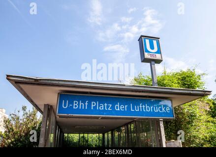 Die U-Bahn-Station am Platz der Luftbrücke in Berlin Stockfoto