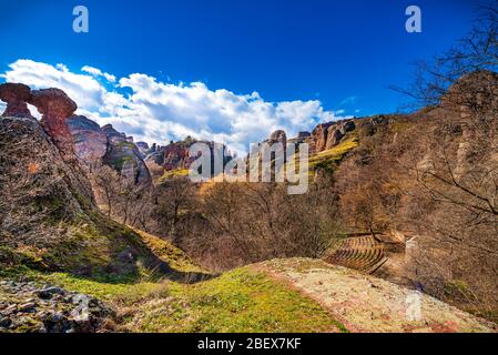 Die unglaubliche Freilichtbühne von Belogradchik, Bulgarien - eine der schönsten Städte auf der Balkanhalbinsel Stockfoto