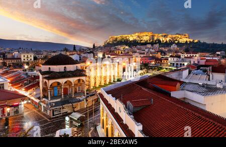 Skyline von Athen mit Akropolis in der Nacht, Griechenland Stockfoto