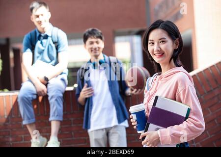 Erste Klasse von Studenten auf dem Campus Stockfoto