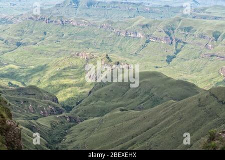 Der Policemans Helm vom Sentinel Wanderweg zu den Tugela Falls aus gesehen Stockfoto