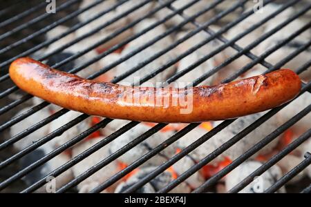 Schinkenwurst auf dem Grill Stockfoto