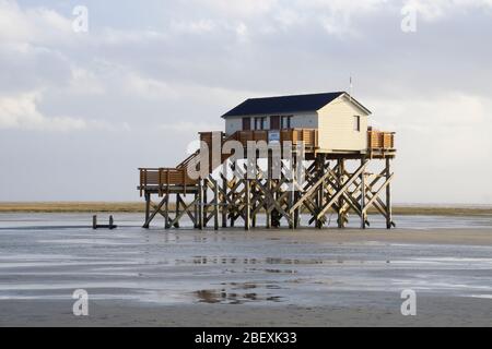 Stelzenhäuser am Strand, St. Peter-Ording, Nordfriesland, Schleswig-Holstein, Deutschland, Europa Stockfoto