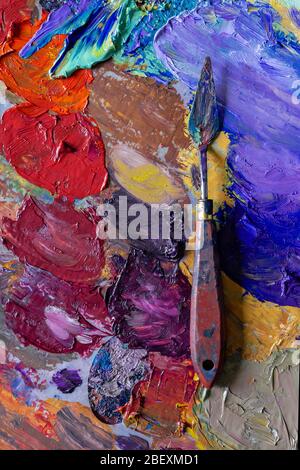 Verschiedene Farbe Ölfarbe Striche getrocknet auf Papier. Bunte Acrylfarbe. Moderne Kunst Konzept. Maler Palette . Stockfoto