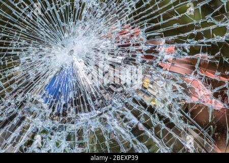 Gehärtetes Glas zerbrochen Stockfoto