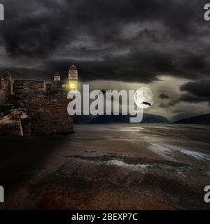 Apokalyptische Landschaft mit Straße, alte Türme und Mond Stockfoto