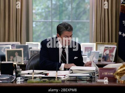 5/31/1985 Präsident Reagan, die im Oval Office Stockfoto