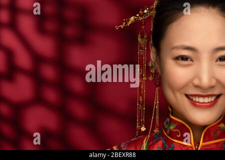 Eine schöne chinesische Braut Features Stockfoto