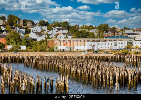 Holzpfosten des Hafens in Portland Maine Stockfoto