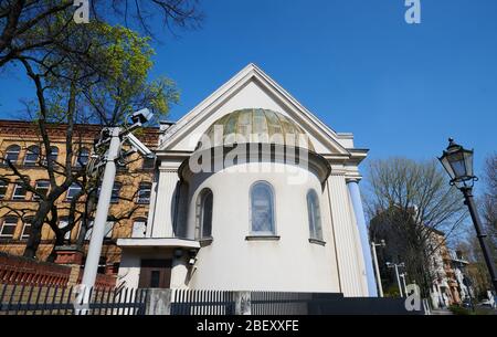 10. April 2020, Berlin: Die Synagoge am Fraenkel-Ufer wird von der Frühlingssonne beleuchtet. Es soll komplett umgebaut werden. Foto: Annette Riedl/dpa-Zentralbild/ZB Stockfoto