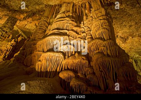 Innere des Avshalom Stalaktiten Cave Nature Reserve (auch Soreq Cave genannt) Jerusalem Mountains, Israel Diese Höhle ist 82 Meter lang, 60 Meter breit Stockfoto