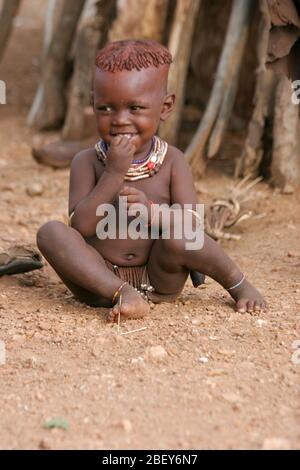 Kinder des Hamer Stammes im Omo River Valley, Äthiopien Stockfoto