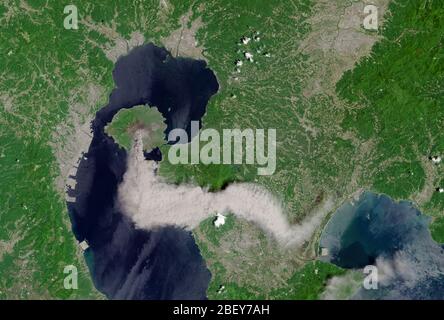 KYUSHU, JAPAN - 21. Mai 2015 - der Sakura-jima Vulkan spuckte am 21. Mai 2015 eine dichte Asche über die japanische Insel Kyushu. Derzeit Japans Mo Stockfoto