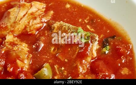 Chinesischer Hecht mit Gemüse und Sauce Stockfoto