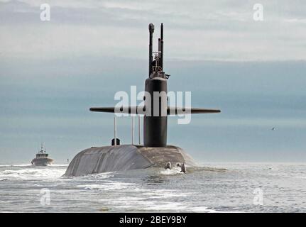 Atlantik (Feb. 6, 2013) Der Ohio-Klasse von ballistischen Raketen-U-Boot USS Tennessee (SSBN 734) kehrt in Naval Submarine Base Kings Bay. Stockfoto