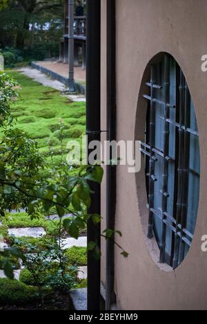 Moderner Zen-Moos-Garten Tōfuku-ji-Tempel, 15-Chōme 778 Honmachi, Higashiyama-ku, Kyōto, Kyoto Präfektur von Mirei Shigemori Stockfoto