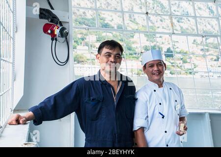 Lächelnd filippino cew von einem Kreuzfahrtschiff, philippinische Crew, Schiffe Crew, Handelsmarine, passagierschiff Crew, Kreuzfahrtschiff job, pradeep Subramanian Stockfoto