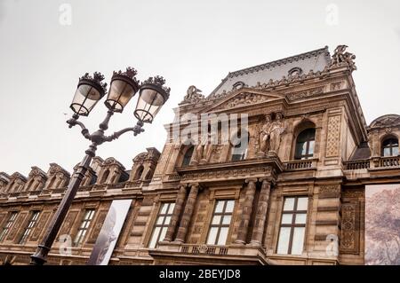 Karyatiden auf dem Pavillion de la Bibliothèque, Louvre Museum, Paris, Frankreich. Stockfoto