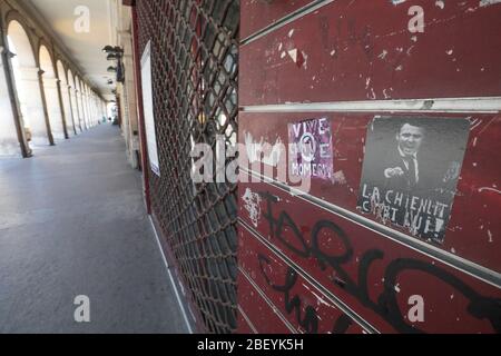 CORONAVIRUS LEERE KOMMERZIELLE ARKADEN RUE DE RIVOLI, PARIS Stockfoto