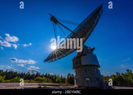 Radioteleskop-Schale am Algonquin Radio Observatory, Algonquin Provincial Park, Nipissing Township, Ontario, Kanada Stockfoto