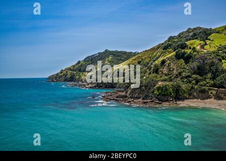 Moehau Range über Colville Bay, Port Jackson Road, Westseite der Coromandel Peninsula, Waikato Region, North Island, Neuseeland Stockfoto