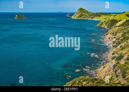 Fletcher Bay, Sugar Loaf and the Pinnacles, Square Top Island auf der linken Seite, Coromandel Peninsula, Waikato Region, North Island, Neuseeland Stockfoto