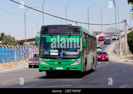 SANTIAGO, CHILE - MÄRZ 2016: ein transantiago Bus in Maipú Stockfoto