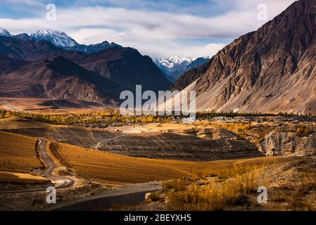 Die Stadt LEH ist eine Stadt im Distrikt LEH des indischen Bundesstaats Jammu und Kashmir. Sie war die Hauptstadt des Himalaya-Königreichs Ladakh. Stockfoto