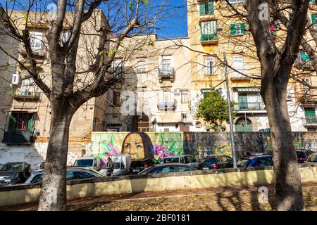 19. JANUAR 2020 - NEAPEL, ITALIEN - Piazza Miracoli, Straßenkünstler von Addi: Die Murale Titta Cesarano Stockfoto