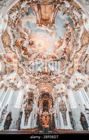 1. Feb 2020 - Steingaden, Deutschland: Ultraweitansicht der Rokoko-Altarfassade in der Wallfahrtskirche wies, wieskirche Stockfoto